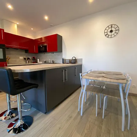 Apartment Jolie Maison, Jardin Et Parking